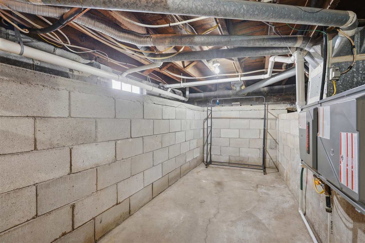 527 W 2nd Washington IA 52353