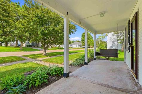527 W 2nd Washington IA 52353