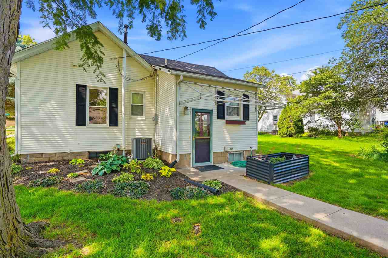 527 W 2nd Washington IA 52353