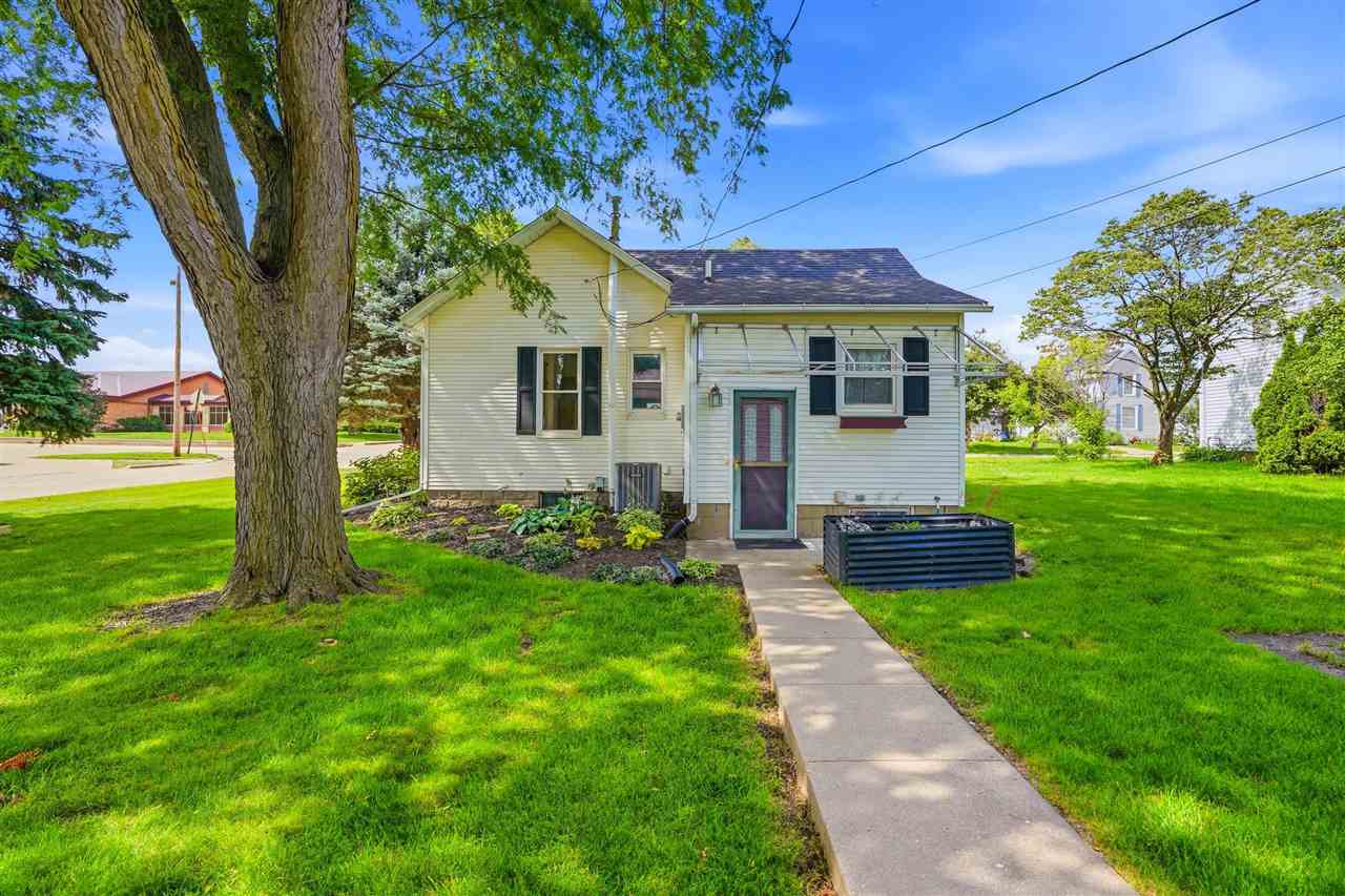 527 W 2nd Washington IA 52353