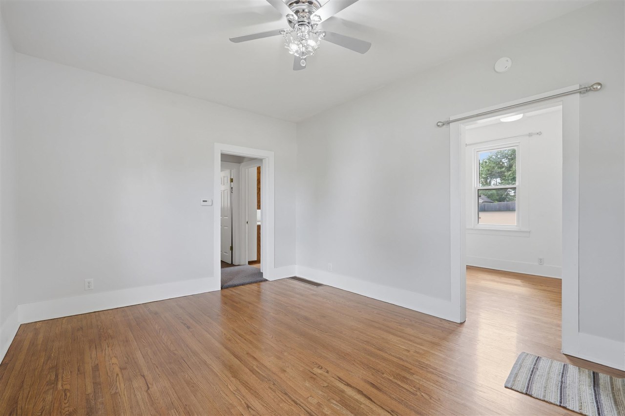 527 W 2nd Washington IA 52353