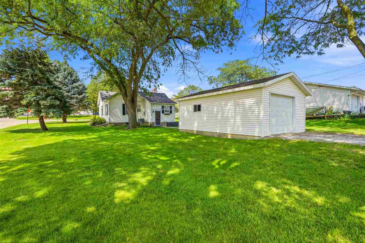 527 W 2nd Washington IA 52353
