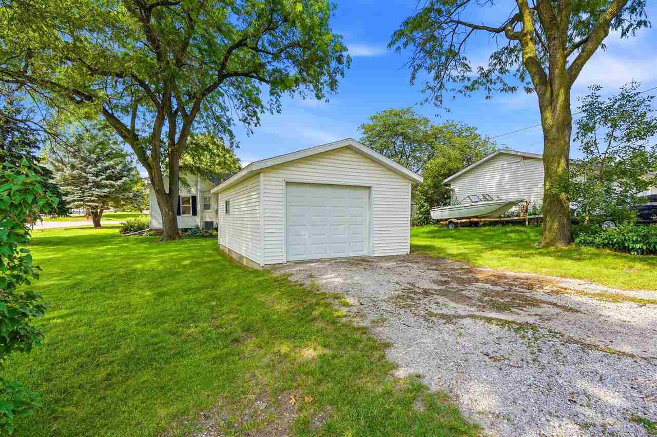 527 W 2nd Washington IA 52353