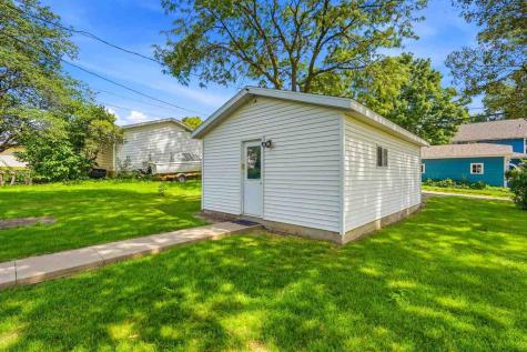 527 W 2nd Washington IA 52353