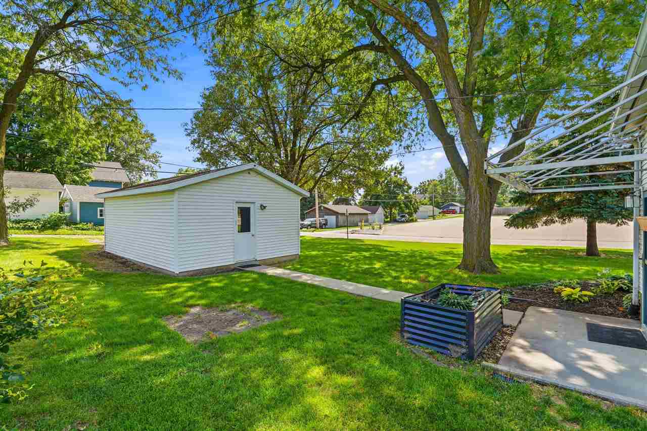 527 W 2nd Washington IA 52353
