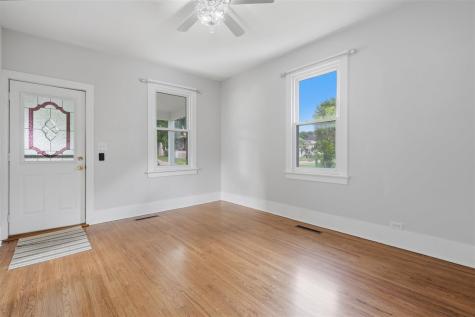 527 W 2nd Washington IA 52353