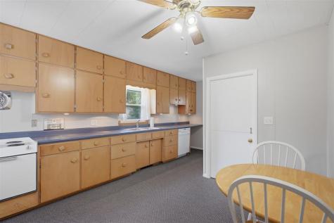 527 W 2nd Washington IA 52353
