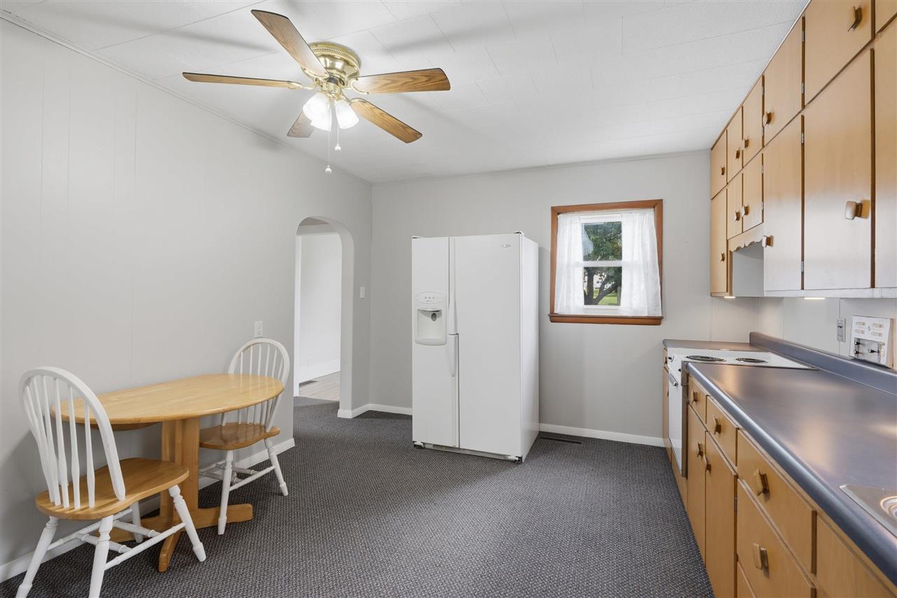 527 W 2nd Washington IA 52353