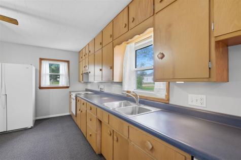 527 W 2nd Washington IA 52353