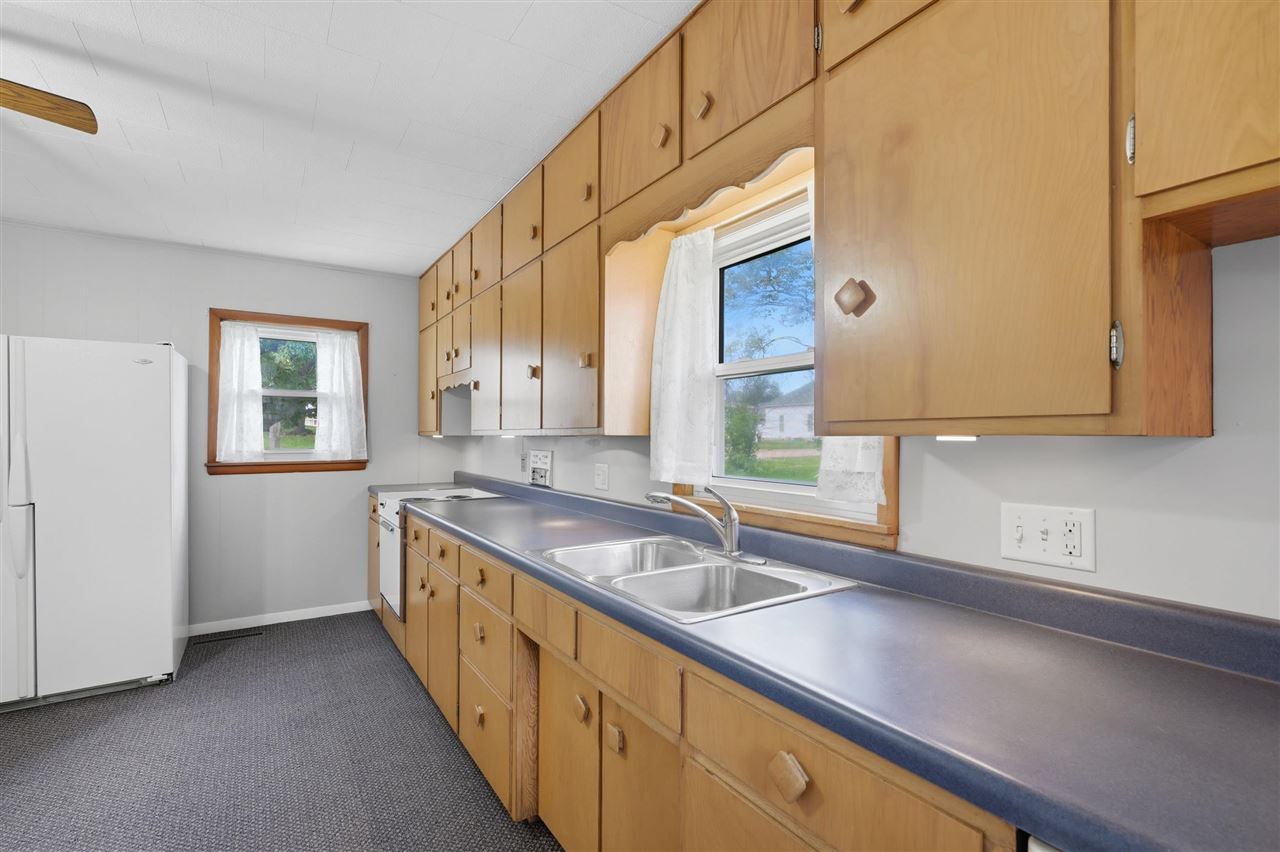 527 W 2nd Washington IA 52353