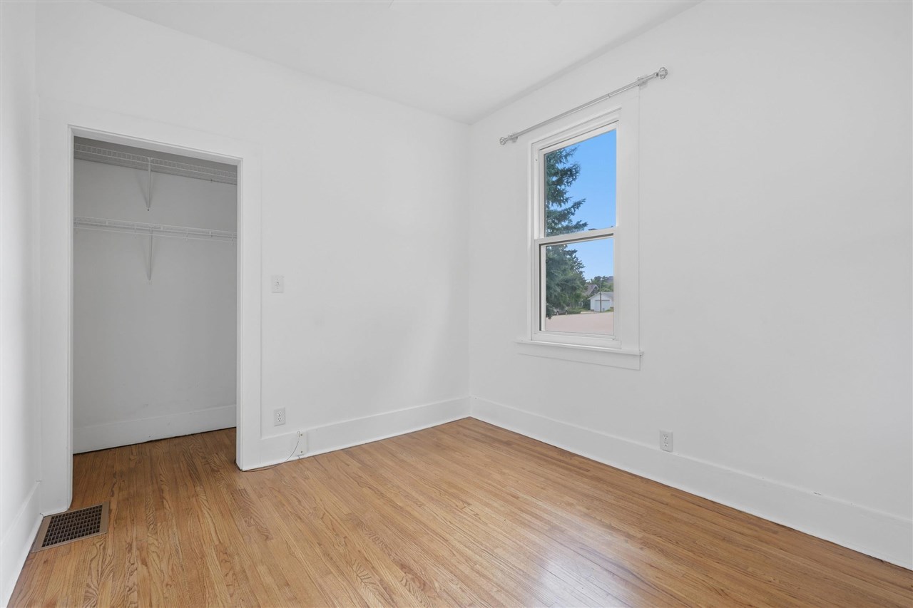 527 W 2nd Washington IA 52353
