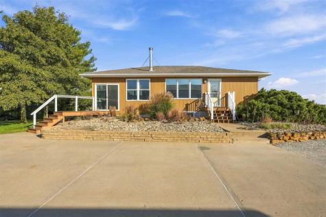 1445 W 18th Street Washington IA 52353