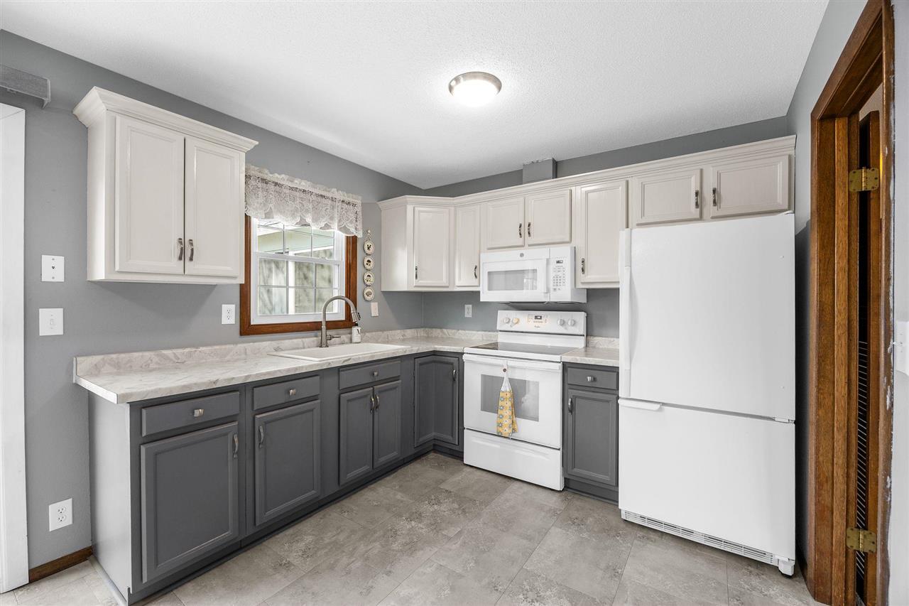5025 Pine Grove Dr NE Cedar Rapids IA 52402