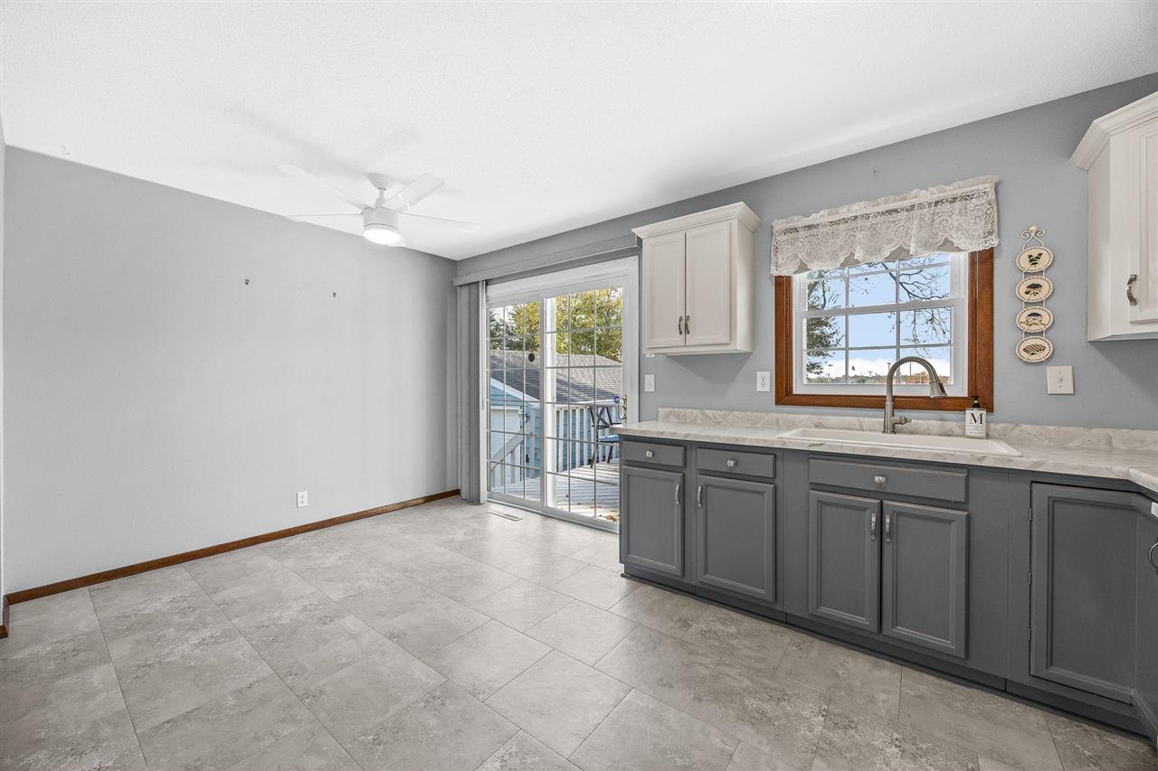 5025 Pine Grove Dr NE Cedar Rapids IA 52402