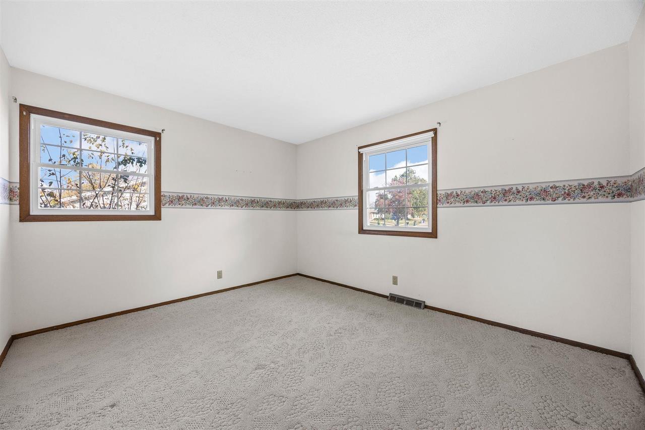 5025 Pine Grove Dr NE Cedar Rapids IA 52402
