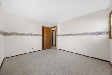 5025 Pine Grove Dr NE Cedar Rapids IA 52402