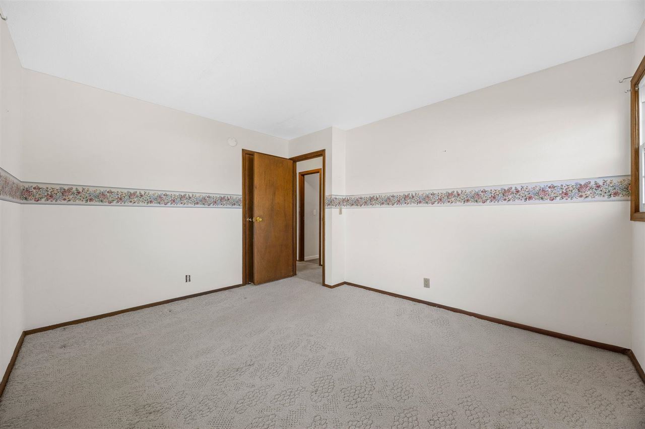 5025 Pine Grove Dr NE Cedar Rapids IA 52402
