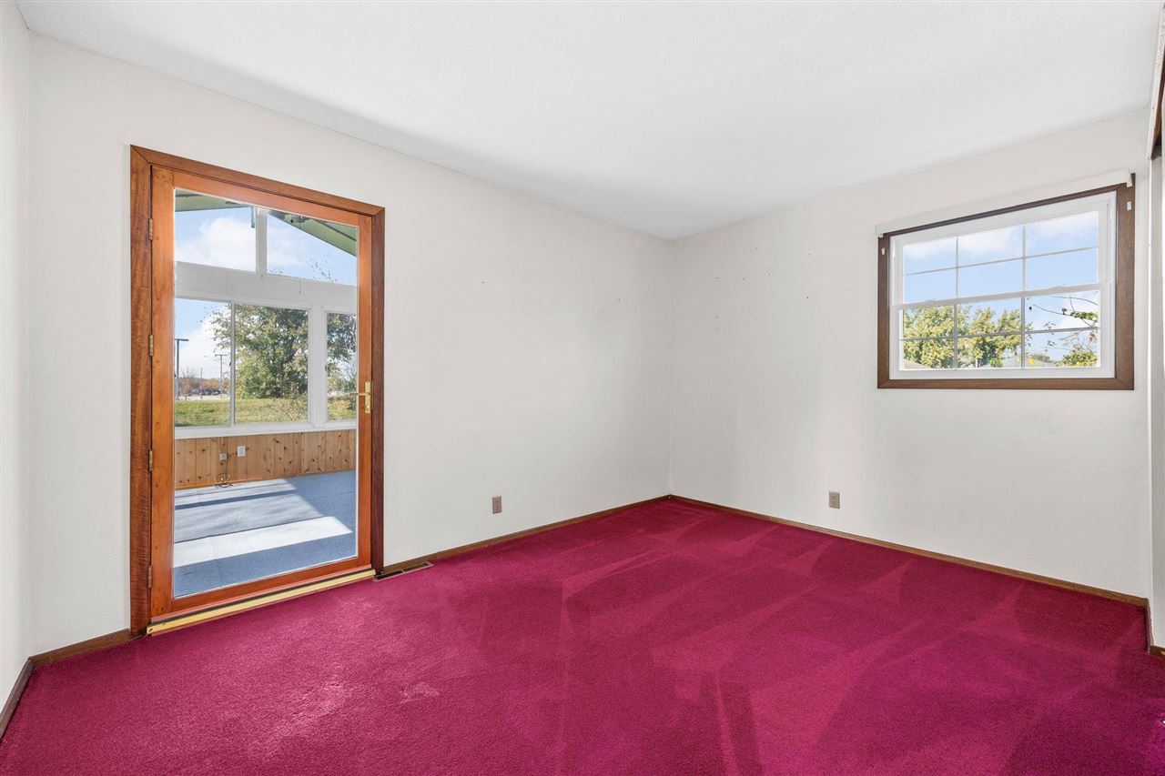 5025 Pine Grove Dr NE Cedar Rapids IA 52402