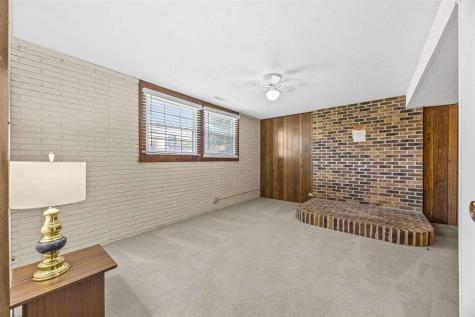 5025 Pine Grove Dr NE Cedar Rapids IA 52402
