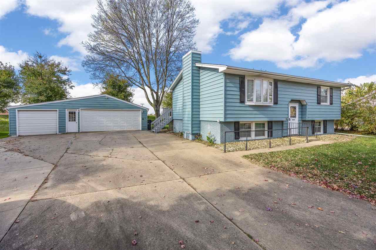 5025 Pine Grove Dr NE Cedar Rapids IA 52402