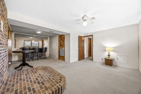 5025 Pine Grove Dr NE Cedar Rapids IA 52402