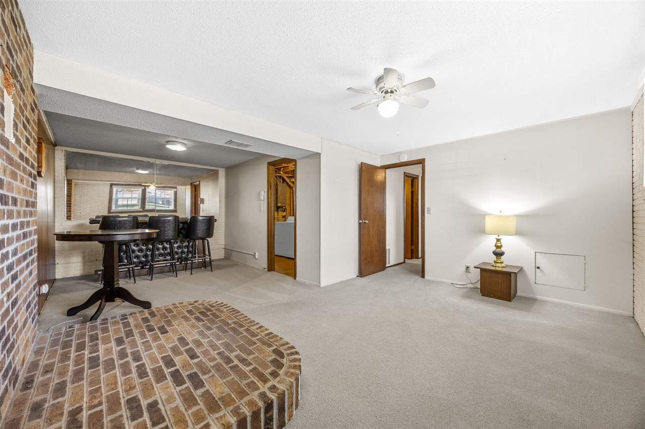 5025 Pine Grove Dr NE Cedar Rapids IA 52402