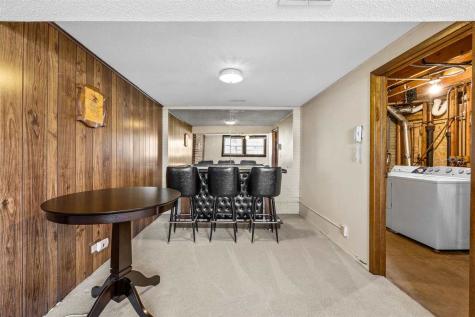 5025 Pine Grove Dr NE Cedar Rapids IA 52402