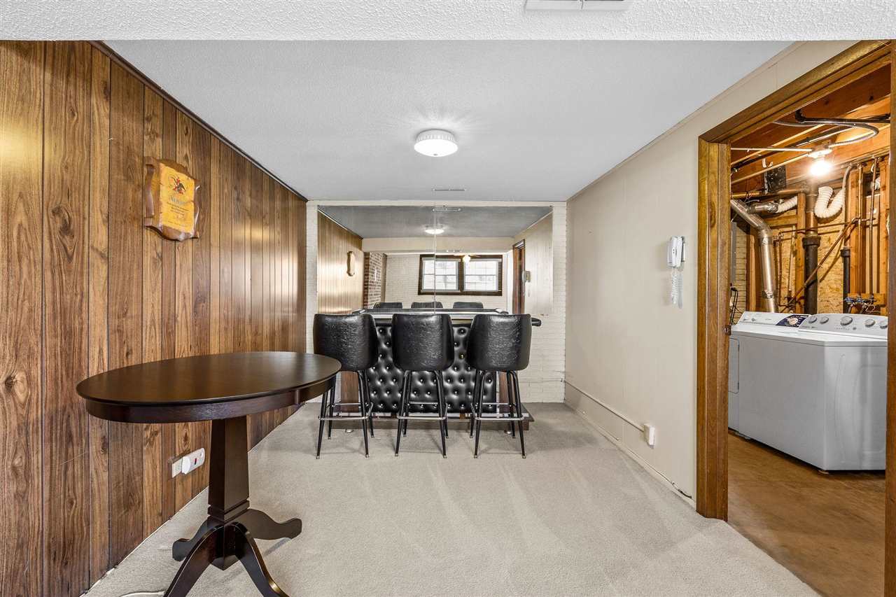5025 Pine Grove Dr NE Cedar Rapids IA 52402