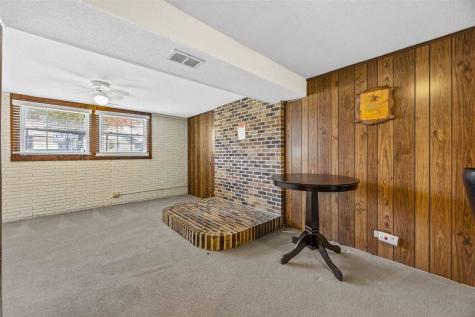 5025 Pine Grove Dr NE Cedar Rapids IA 52402
