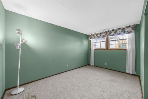5025 Pine Grove Dr NE Cedar Rapids IA 52402