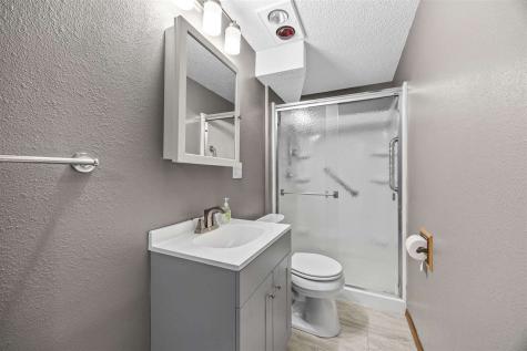 5025 Pine Grove Dr NE Cedar Rapids IA 52402