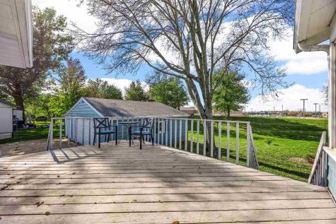 5025 Pine Grove Dr NE Cedar Rapids IA 52402