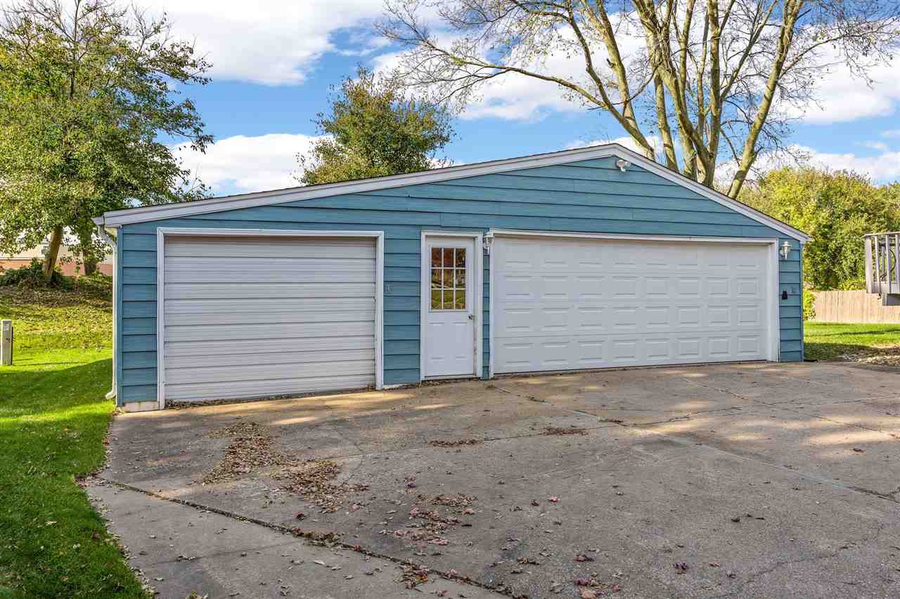 5025 Pine Grove Dr NE Cedar Rapids IA 52402