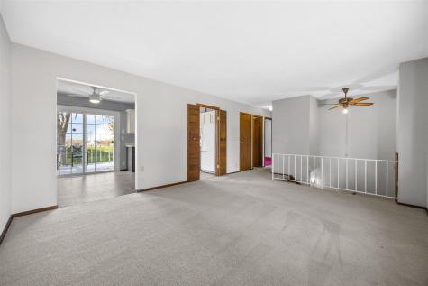 5025 Pine Grove Dr NE Cedar Rapids IA 52402