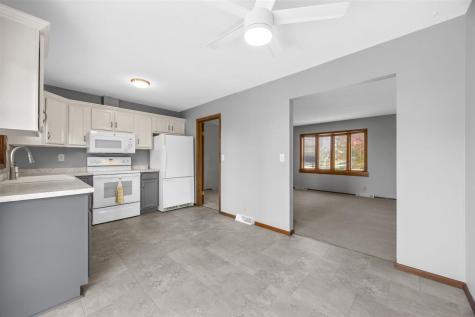 5025 Pine Grove Dr NE Cedar Rapids IA 52402