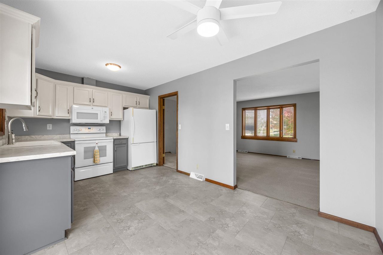 5025 Pine Grove Dr NE Cedar Rapids IA 52402