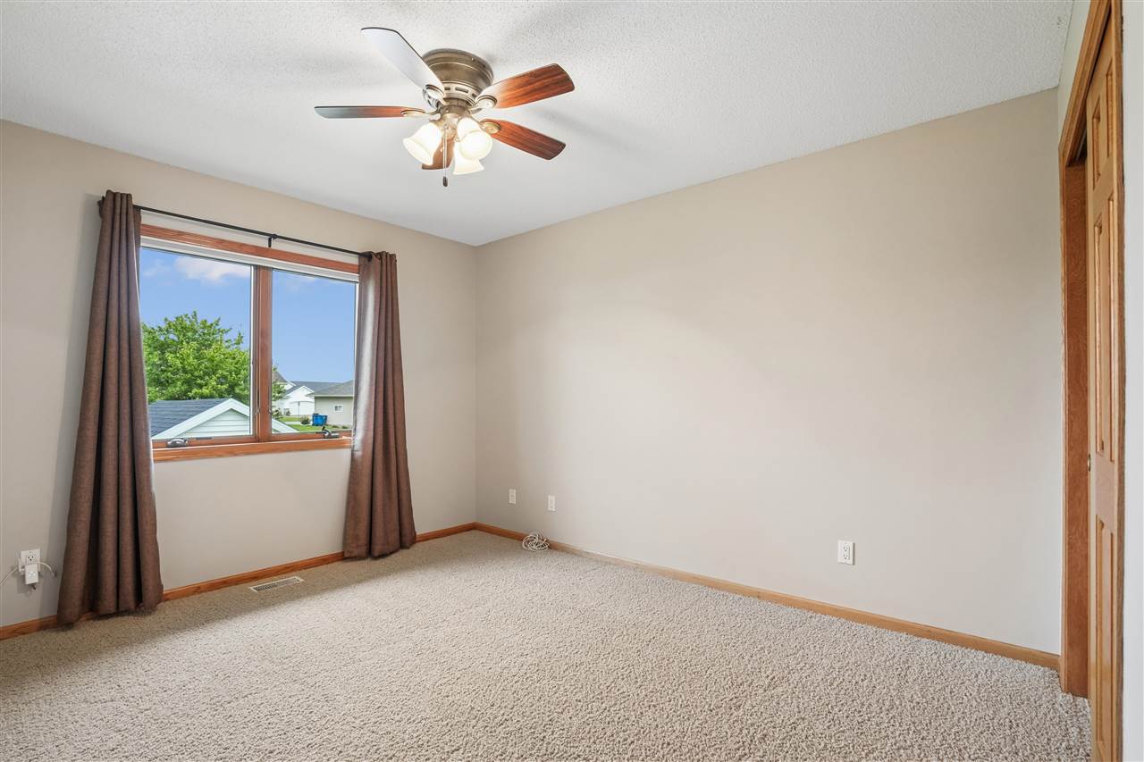 403 Wildflower Drive Fairfax IA 52228