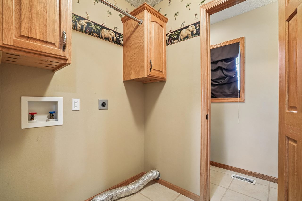 403 Wildflower Drive Fairfax IA 52228