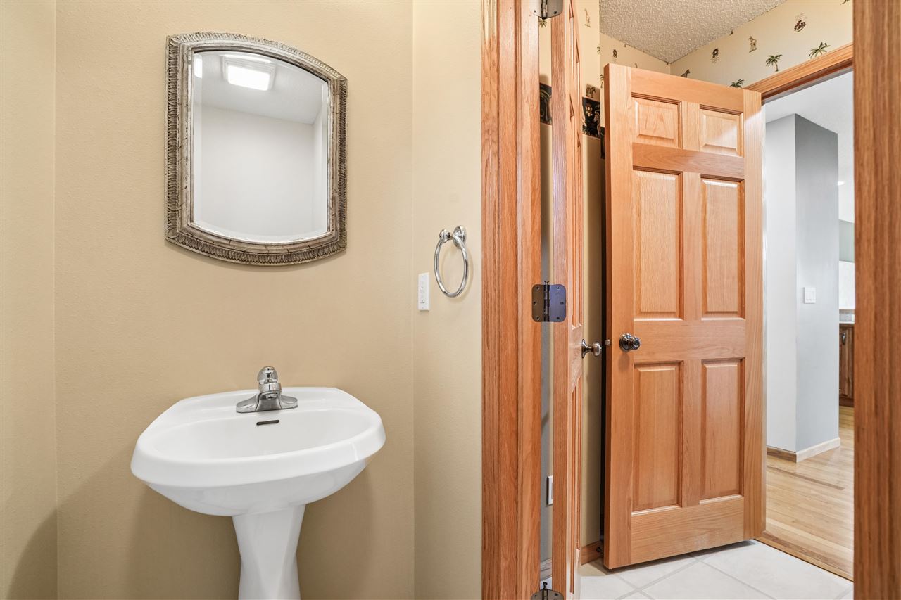 403 Wildflower Drive Fairfax IA 52228