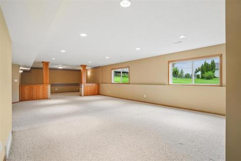403 Wildflower Drive Fairfax IA 52228