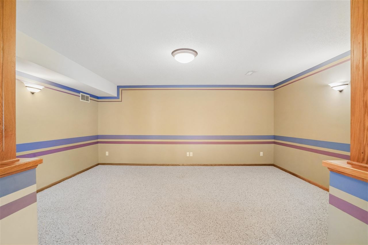403 Wildflower Drive Fairfax IA 52228