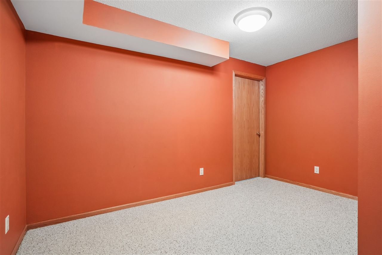 403 Wildflower Drive Fairfax IA 52228