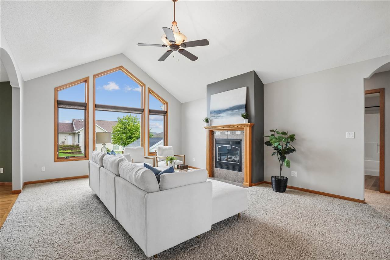 403 Wildflower Drive Fairfax IA 52228