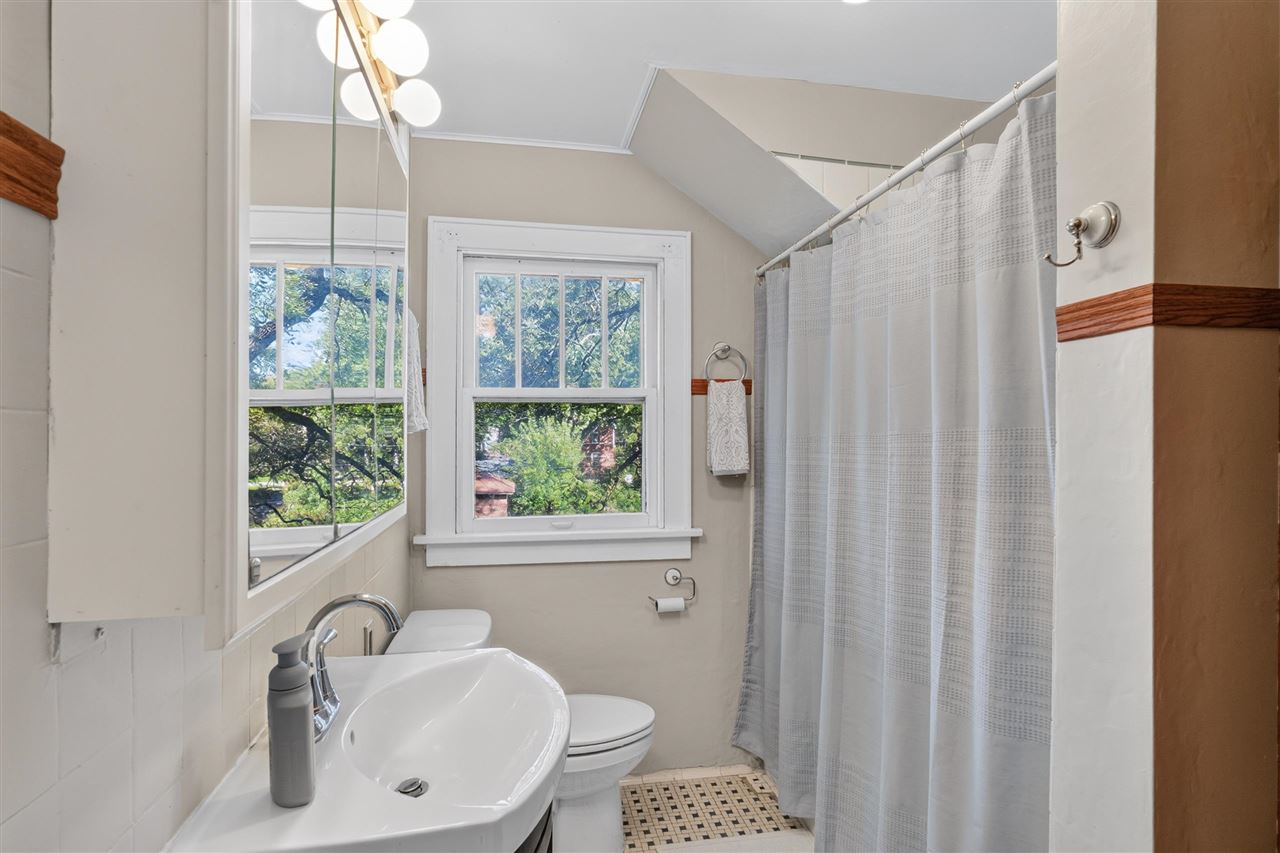 724 N Dodge Street Iowa City IA 52245