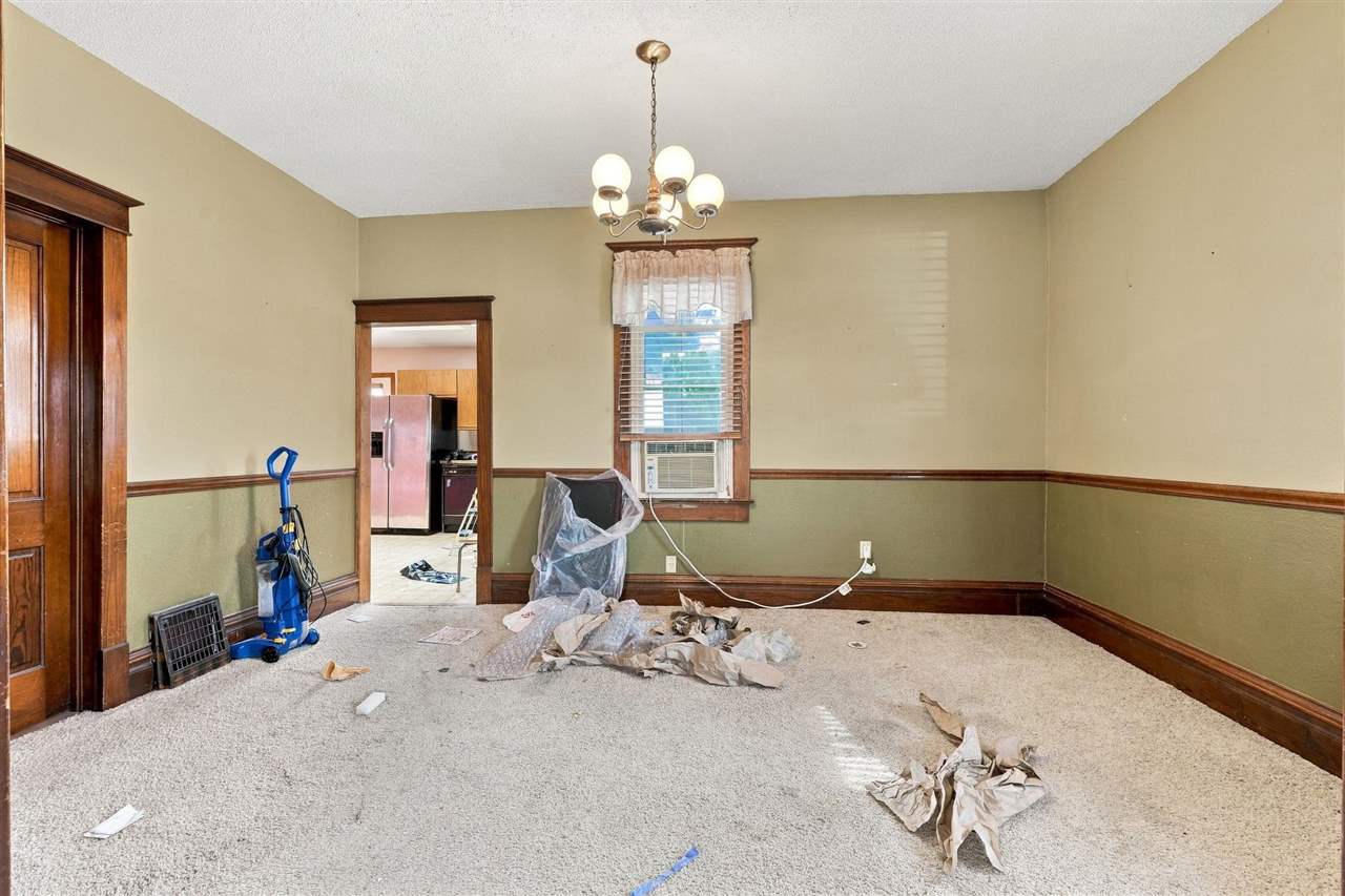 609 W 1st Avenue Dyersville IA 52040