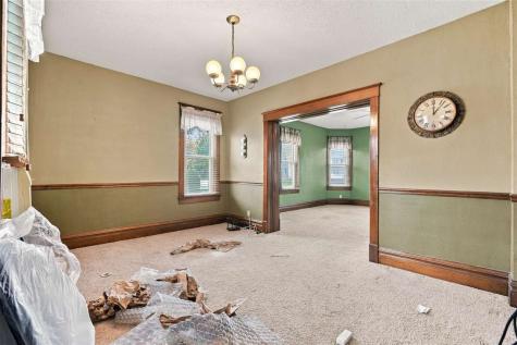 609 W 1st Avenue Dyersville IA 52040