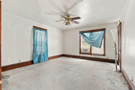 609 W 1st Avenue Dyersville IA 52040