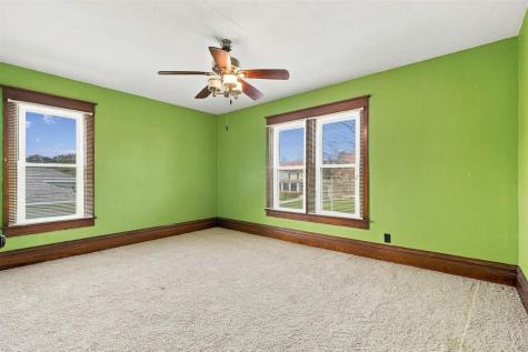 609 W 1st Avenue Dyersville IA 52040