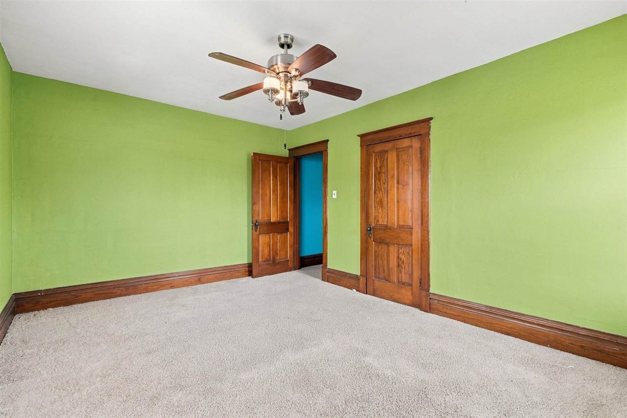 609 W 1st Avenue Dyersville IA 52040