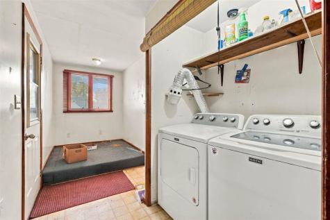 609 W 1st Avenue Dyersville IA 52040
